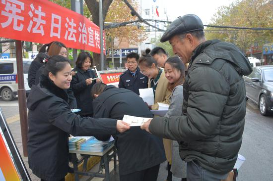 高陵法院:国家宪法日组织开展普法宣传活动