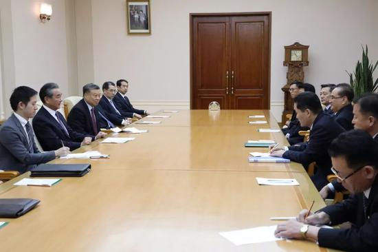 当地时间2019年9月4日，国务委员兼外交部长王毅在平壤会见朝鲜劳动党中央副委员长、政治局委员、国际部部长李洙墉。