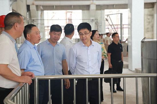 李静仁检察试消费现场各项事情