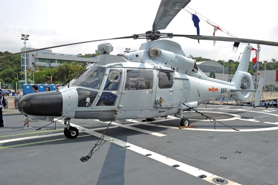 台防务部门15日发布当天现身台湾西南空域的解放军直-9反潜直升机同型机照片