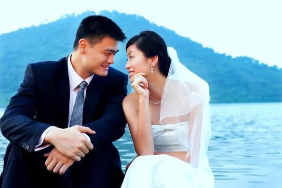 ▲姚明和妻子叶莉(图片来历:视觉中国)