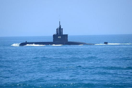 继潜艇装备热潮之后，东南亚地区又掀起了万吨级两栖战舰的装备热潮，图为印度尼西亚海军从韩国引进的“娜迦帕萨”级潜艇常规潜艇。