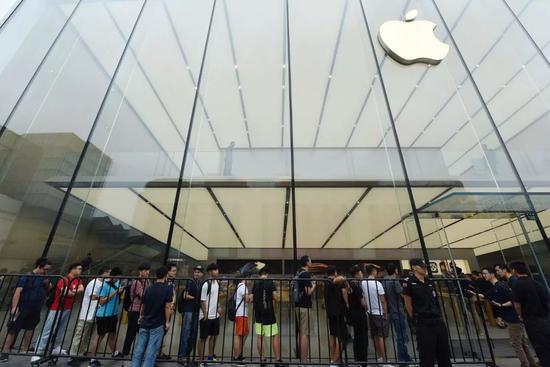 史上最贵iPhone开卖首日 经销商和黄牛都慌慌的