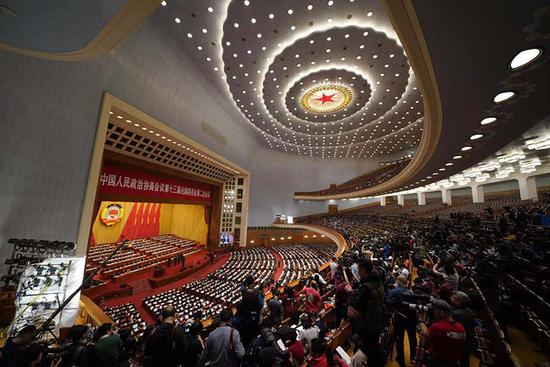 ▲中国人民政治协商会议第十三届全国委员会第二次会议3日下午在人民大会堂开幕。 图/新京报网
