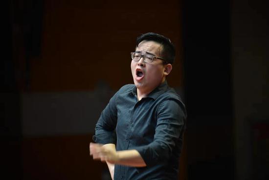 ��ָ��̨�ϣ���������һ�����ֿ��ˣ�ȫ����Ͷ�����֡��������й�ͼ