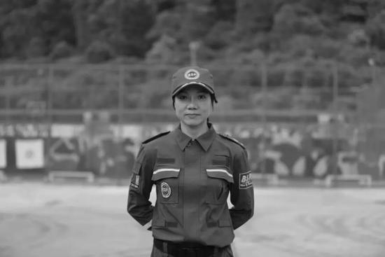 争议声中的民间救援:蓝天救援队两队员命陨白马山
