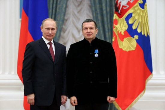 · 2013年，普京为索洛维约夫颁发亚历山大·涅夫斯基勋章，表彰他对民族文化艺术的发展作出的重大贡献。