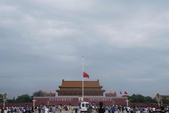 7月29日，为悼念李鹏同志，首都天安门下半旗志哀。新华社记者 金良快 摄