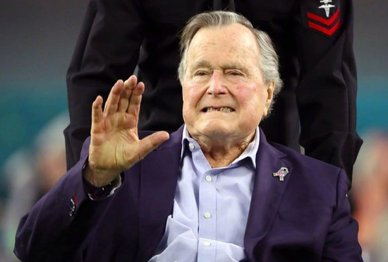 视频：2分钟回顾94岁美国前总统老布什一生