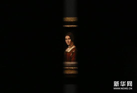 达·芬奇绘画生涯回顾展媒体预展上拍摄的《美丽的费隆妮叶夫人》。新华社记者 高静 摄
