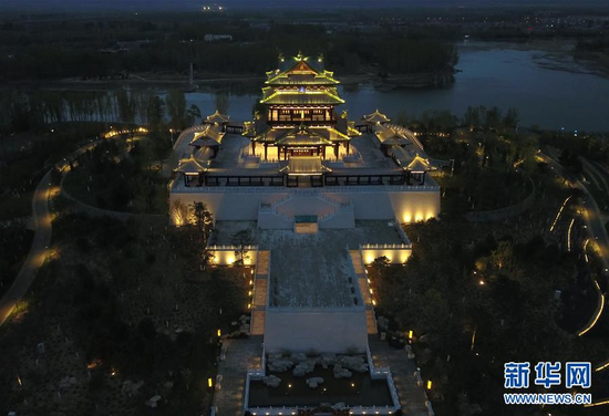 这是4月19日无人机拍摄的北京世园会园区永宁阁夜景。新华社记者 张晨霖 摄