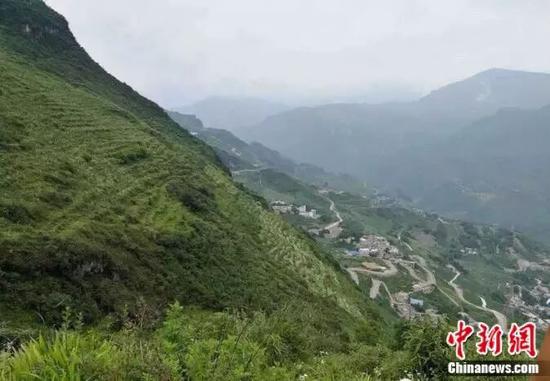 大关县蜿蜒曲折的山路