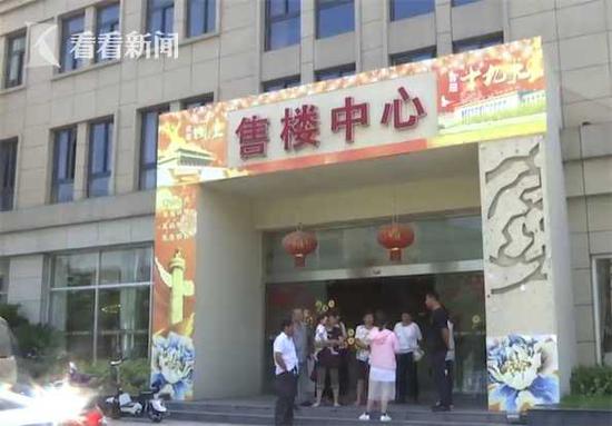 男子自称“开发商侄子” 造假合同卖房诈骗200万