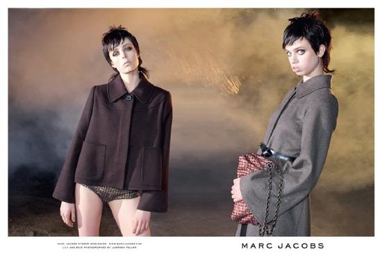 出现在Marc Jacobs广告中的Lily McMenamy（右）