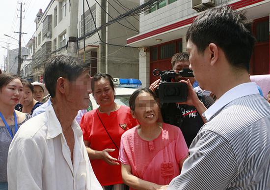 27年后小虎和家人相见。警方供图