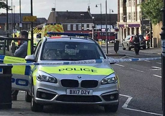 爆炸发生后,事发地铁附近道路被封锁