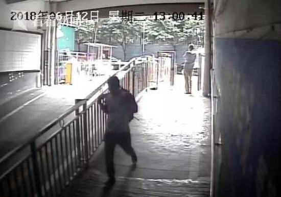 蟊贼盗走10万现金特地留7千？只因其背包小装不下