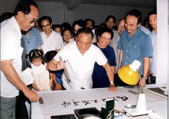  1986年，邓小平在天津开发区题词：开发区大有希望。供图/天津经济技术开发区