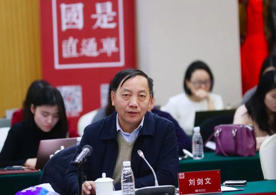 中国法学会财税法学研究会会长刘剑文 中新社 盛佳鹏 摄