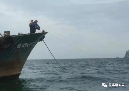 ▲江苏连云港前岛公司的工作人员拍摄到的山东籍渔船。    受访者供图