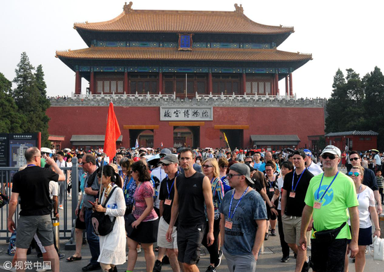 北京小长假首日开启人海模式 接待游客170万人次