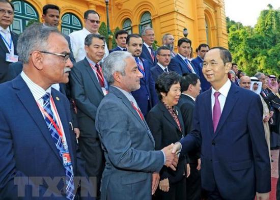 6月19日，越南国家主席陈大光会见亚审组织各机构代表团团长。