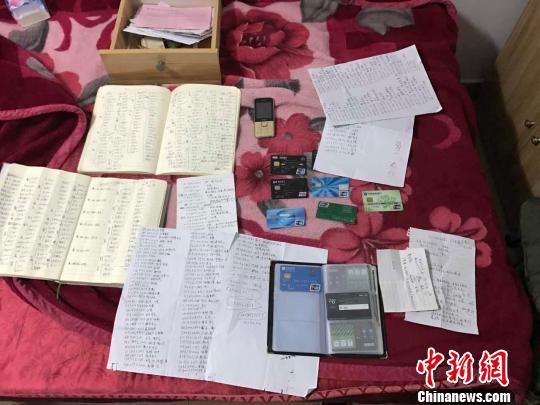 图为警方查获的部分作案工具。　苏宫新 摄