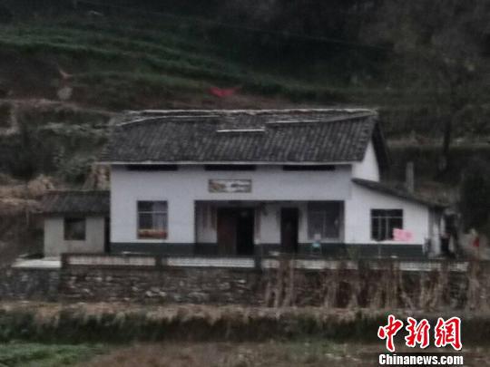 震区少数房屋出现裂缝和掉瓦等现象。 四川地震局 摄
