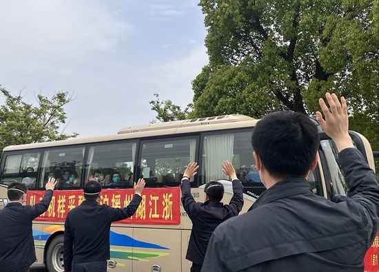 5月15日，浙江省援沪医疗队返程。 本文图片均为 澎湃新闻记者 邹佳雯 摄