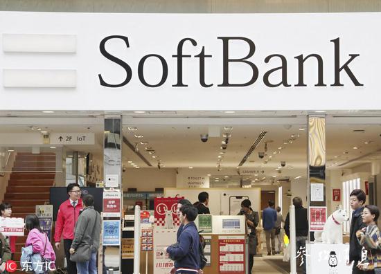 （日本移动通信运营商SoftBank门店，图片来源：东方IC。）