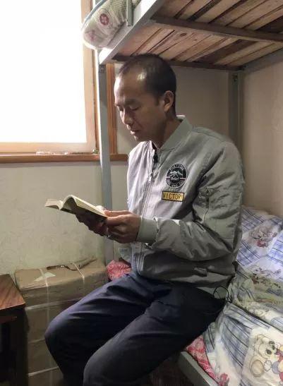 雷海为在住所背诗词