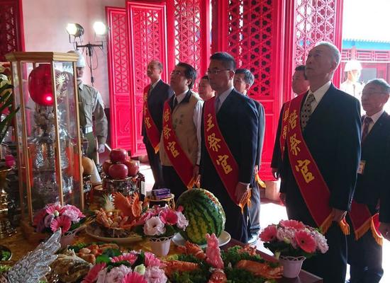 徐国勇(中)参加纪念郑成功光复台湾358周年祭典(图片来源:台媒)