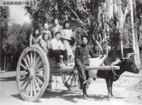 △1948年敦煌艺术研究所职工合影。(敦煌研究院提供)