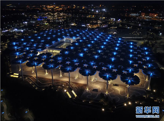 这是4月19日无人机拍摄的北京世园会园区国际馆夜景。新华社记者 张晨霖 摄