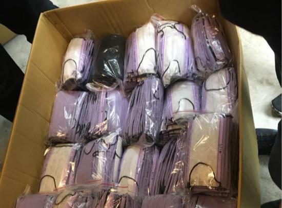 巨人口罩厂_戴口罩的卡通图片