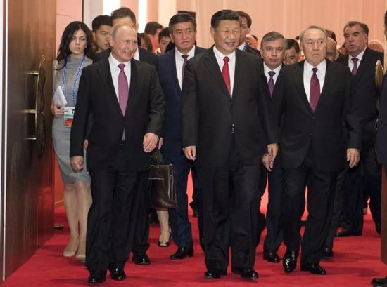 ▲6月9日,国家主席习近平在青岛国际会议中心举行宴会,欢迎出席上海合作组织青岛峰会的外方领导人。
