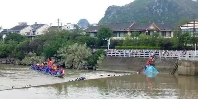 现场视频：桂林两艘龙舟翻船60多人落水 划船人员疑似未着救生衣