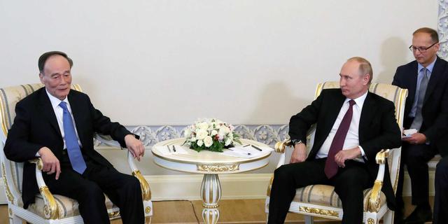 王岐山演讲结束看表：在7分钟内 我向普京承诺的