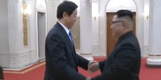 视频：栗战书会见金正恩转交习近平亲署函