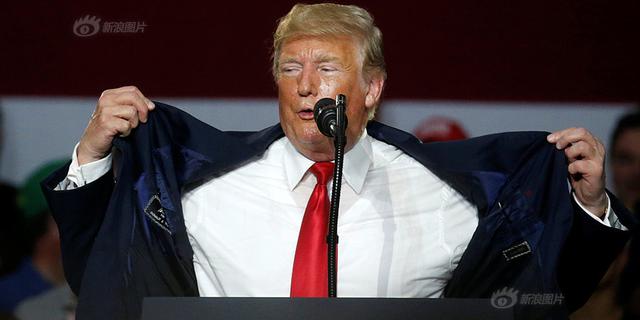 特朗普嘲弄女教授证词：你啥都不知道  就记得喝了杯啤酒