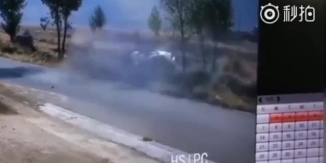 视频：辽宁两名重刑犯逃脱 辅警抓越狱犯车祸视频曝光