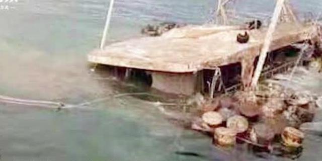 视频：泰国普吉岛沉船凤凰号打捞上岸 曾致47名中国游客遇难