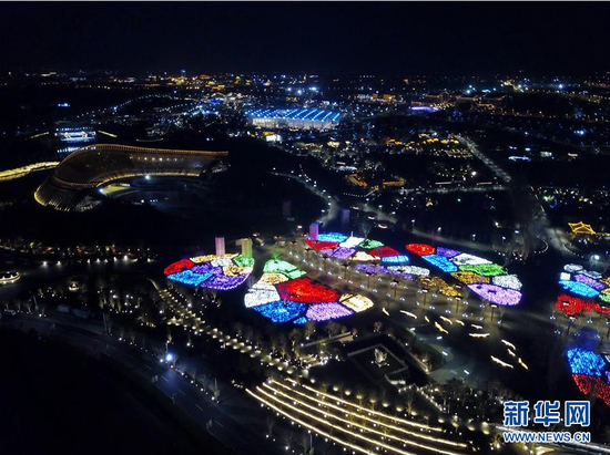 这是4月19日无人机拍摄的北京世园会园区中国馆夜景。新华社记者 张晨霖 摄