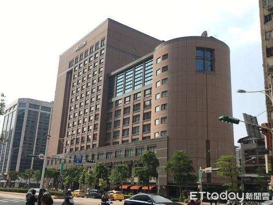 台北市旅馆公会理事长刘季强说,台湾观光业大环境正在快速恶化,六褔皇宫决定歇业止血,正是台湾观光业的警讯。(图片来源:台湾“东森新闻云”)