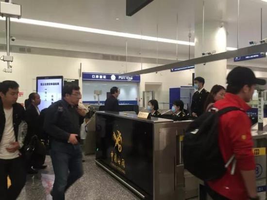 旅客到达 本文图片均来自微信公众号“湖北发布”