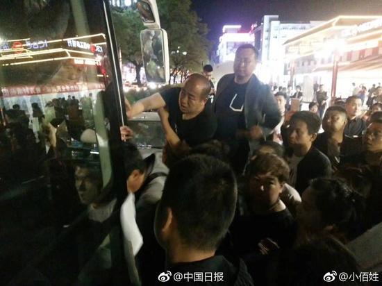 陕西米脂急需AB型血浆 多地民众排队献血(图)