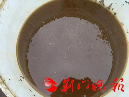 村民收集起来的油
