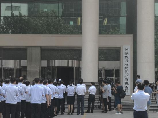 新组建的国家税务总局河北省税务局正式揭牌。