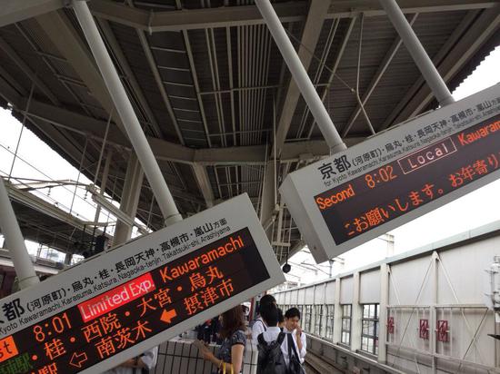 日本大阪地震致17万户停电 安倍:不遗余力搜救