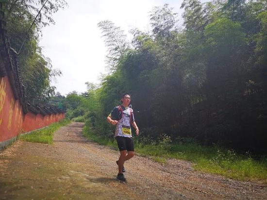 “小鲜肉”被女友嫌弃太胖分手 1年狂瘦70斤(图)